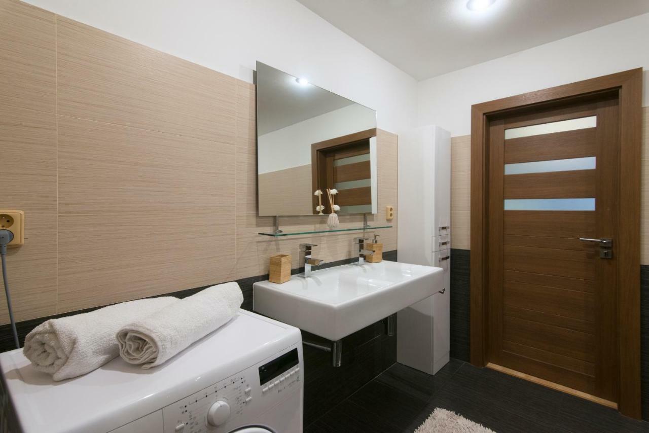 פראג Spacious Apartment Near Wenceslas Square מראה חיצוני תמונה