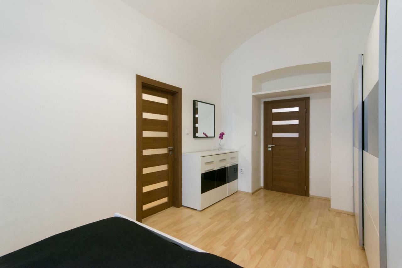 פראג Spacious Apartment Near Wenceslas Square מראה חיצוני תמונה